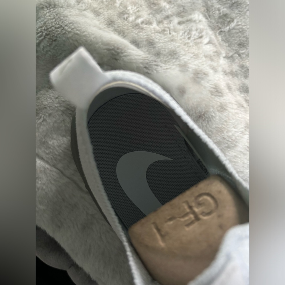 NWB Nike React Phantom Run Flyknit 2 (Wmns) - Picture 6 of 9